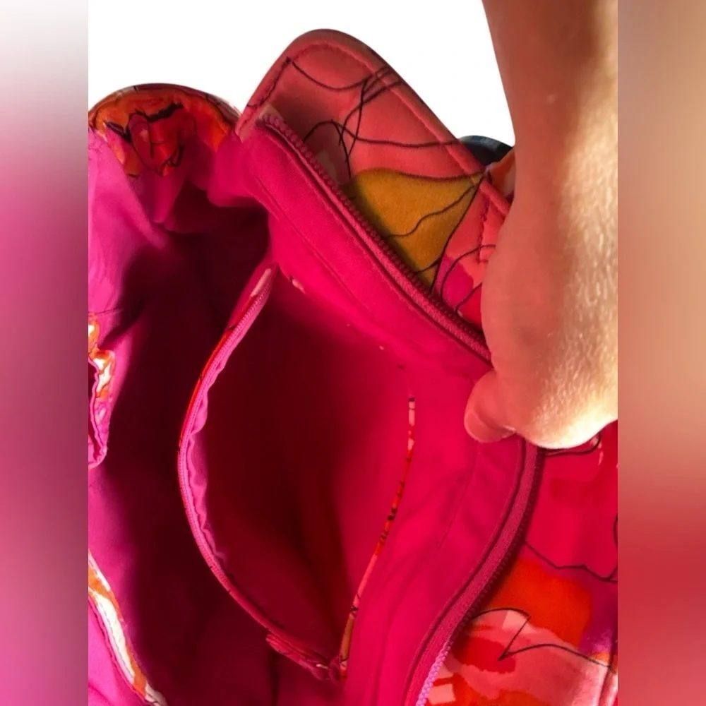 Vera Bradley Quilted Floral Shoulder Bag – Bold Pink & Orange Roses - Picture 4 of 6